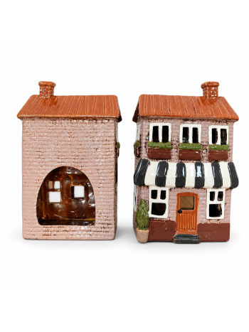 Barna Házikó napellenzővel/márkízos (20 cm)